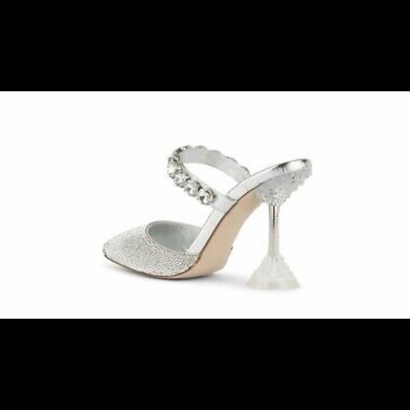 Jeffery Campbell - Picture 2 of 4